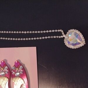 Beautiful necklace cyrtal 19 in long